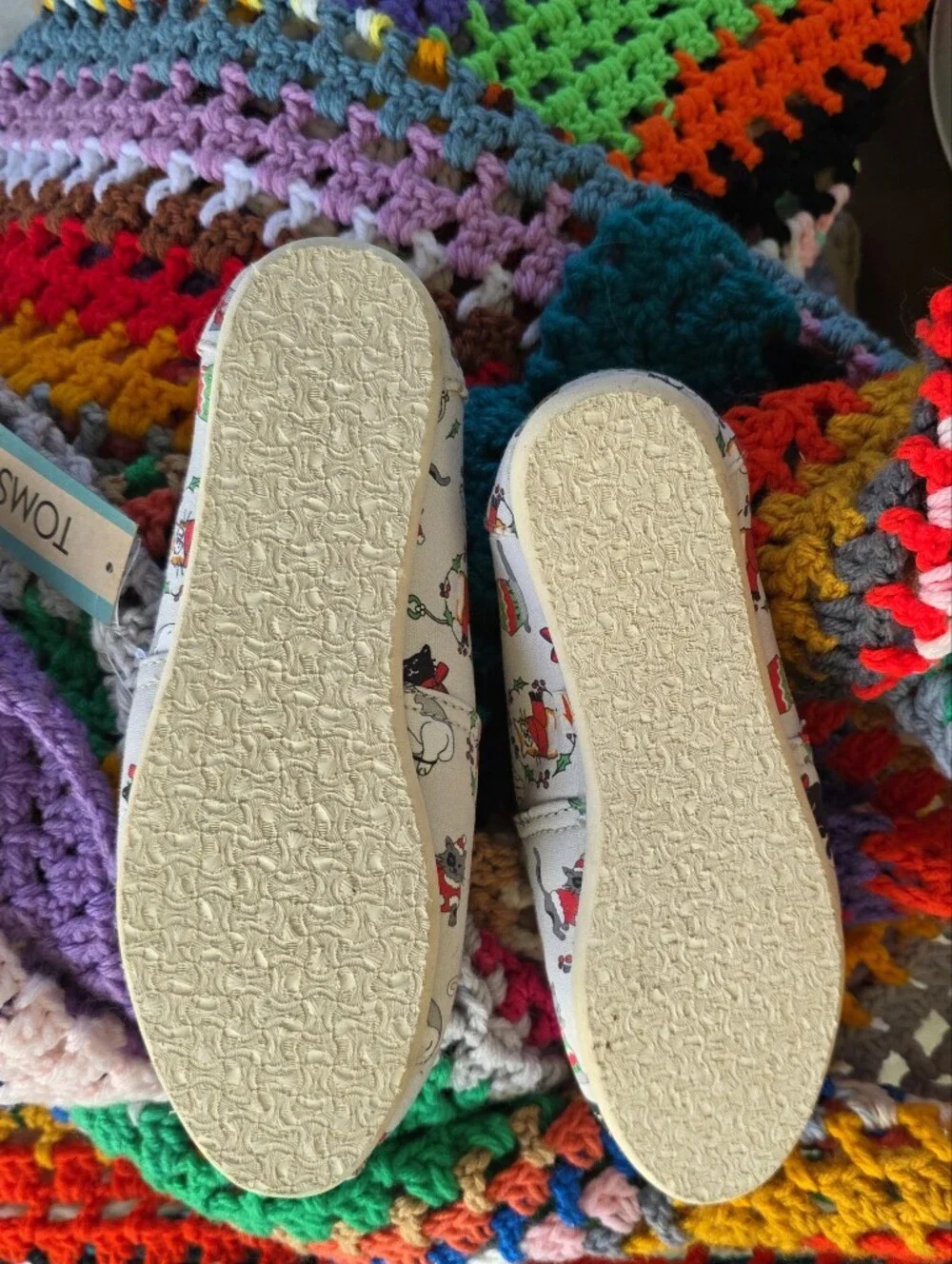 NWT TOMS Christmas Cats Slip-On Shoes – Kids 4/4.5 Women’s Size 6